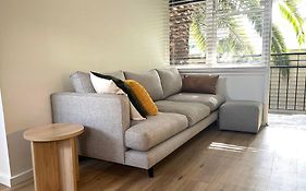 St Kilda Apt Close To Beach